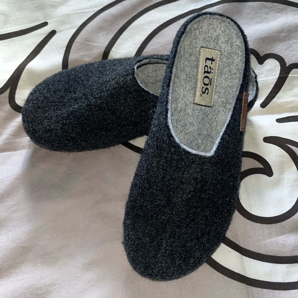 Taos Footwear Dark Gray Felt Mule Clogs